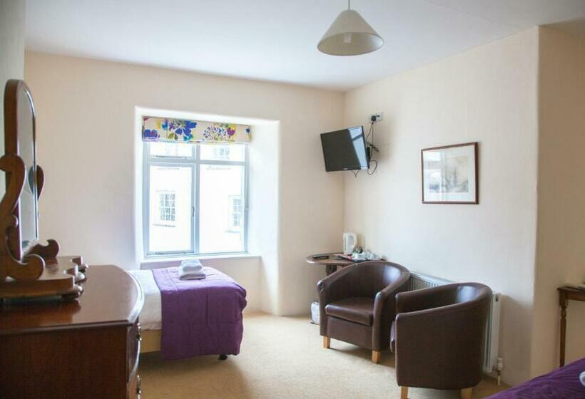 جناح عائلي, The Poltimore Inn