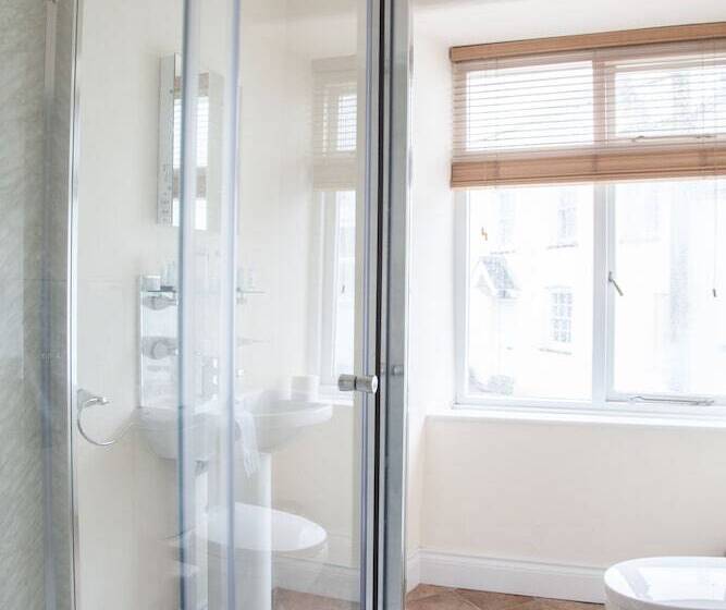 غرفة قياسية, The Poltimore Inn