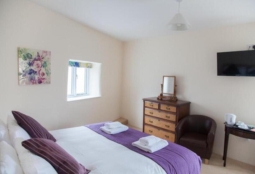 غرفة عائلية, The Poltimore Inn