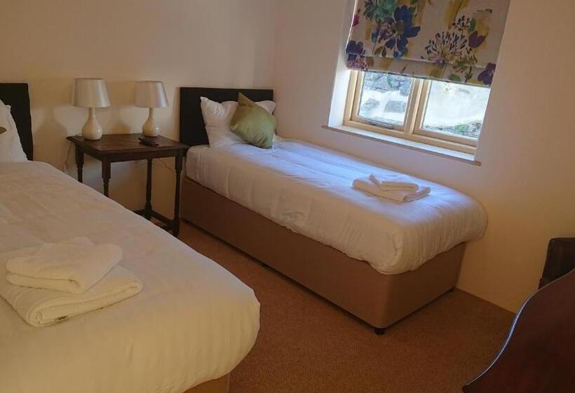 جناح عائلي, The Poltimore Inn