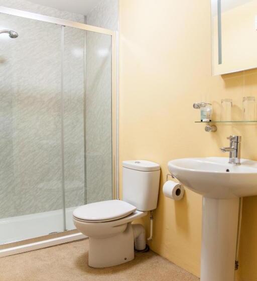 غرفة عائلية, The Poltimore Inn