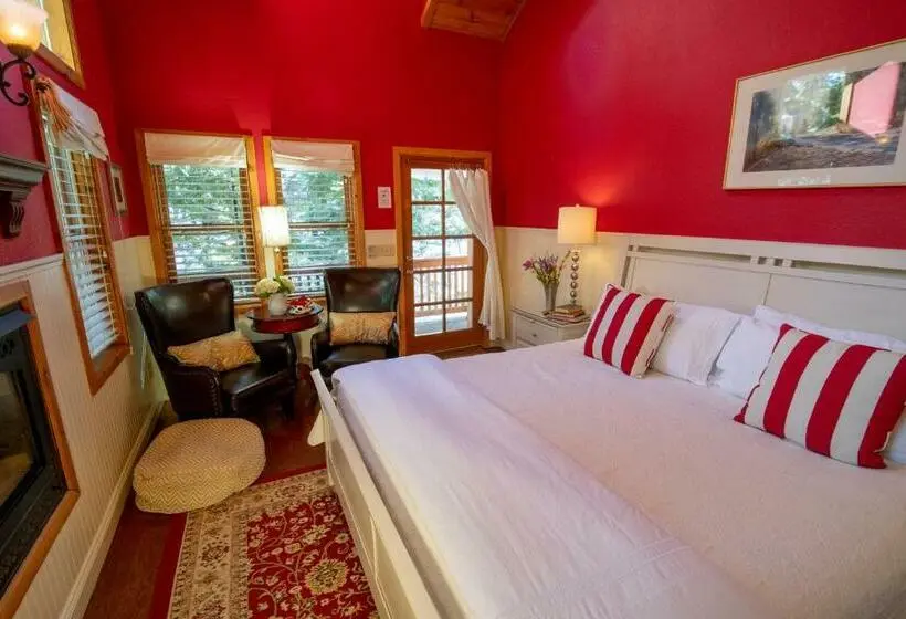 キングサイズベッドのデラックススイート, Elliott House Boutique Inn