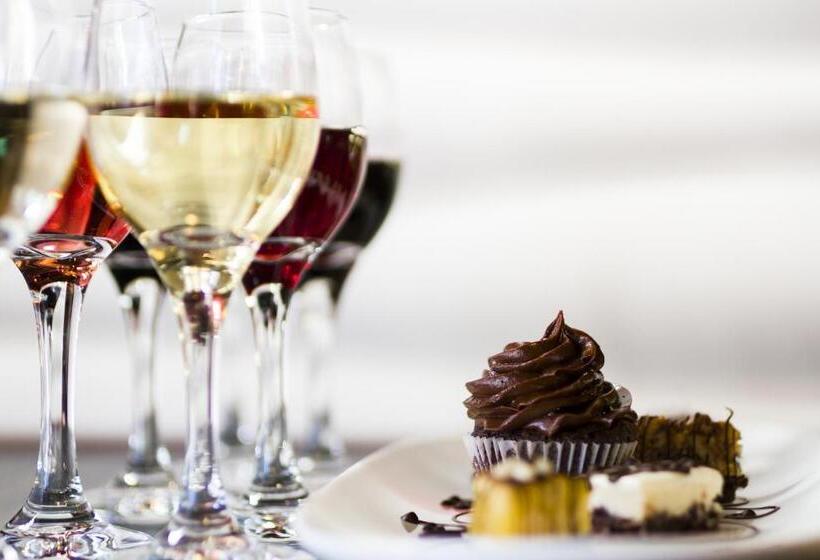 Люкс, Elliott House Boutique Inn