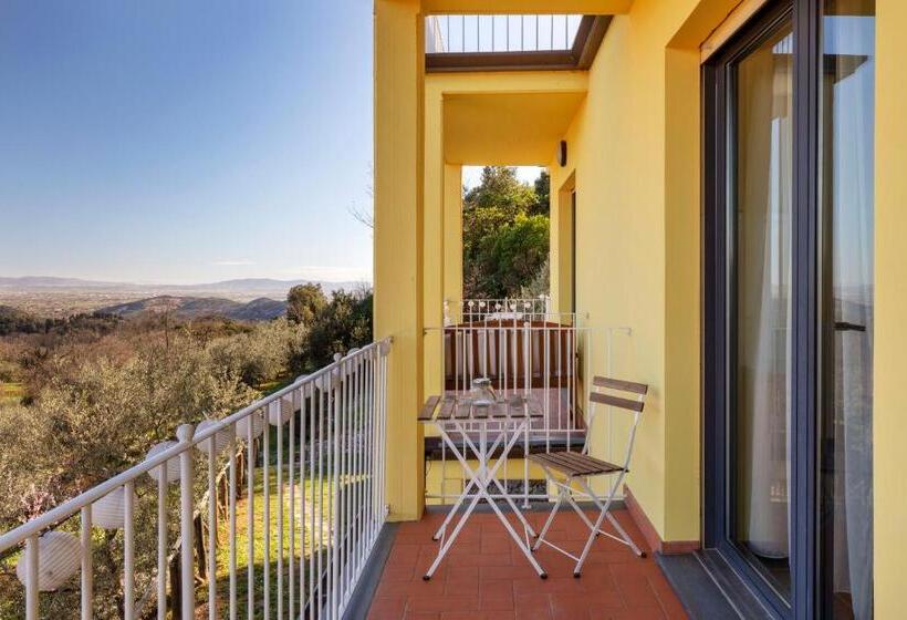 إستديو قياسى مطل على حمام السباحة, Holiday Prato Verde