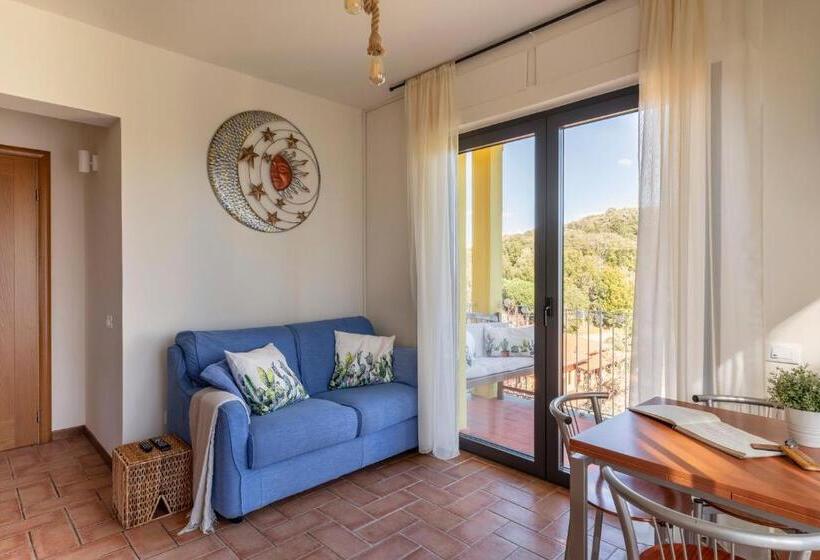 إستديو قياسى مطل على حمام السباحة, Holiday Prato Verde