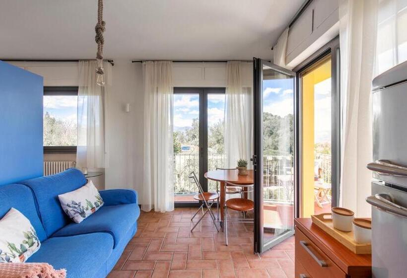 إستديو قياسى مطل على حمام السباحة, Holiday Prato Verde