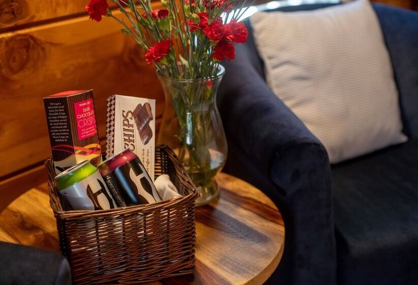 Люкс, Elliott House Boutique Inn