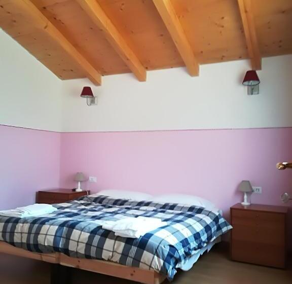 חדר משפחתי, I Gelsi E I Castagni