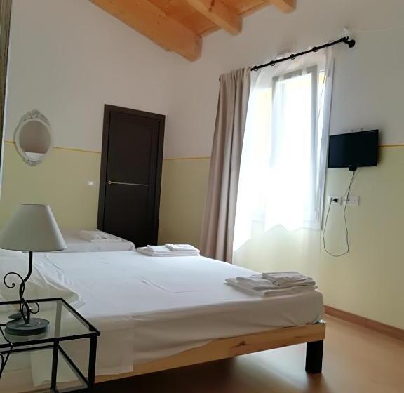 חדר סטנדרט לשלושה, I Gelsi E I Castagni