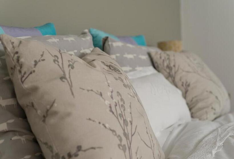 סוויטה דלוקס, The Old Nurseries B & B