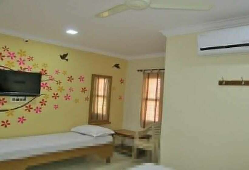 스탠다드 트리플 룸, Pujitha Residency