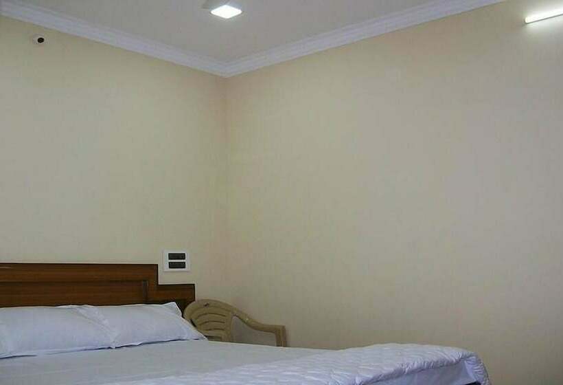 베이직 룸 더블 침대, Pujitha Residency