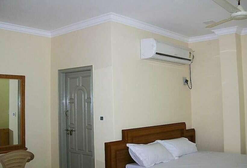 베이직 룸 더블 침대, Pujitha Residency