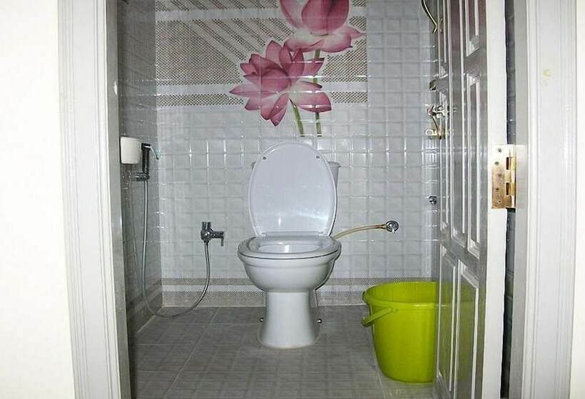 베이직 룸 더블 침대, Pujitha Residency