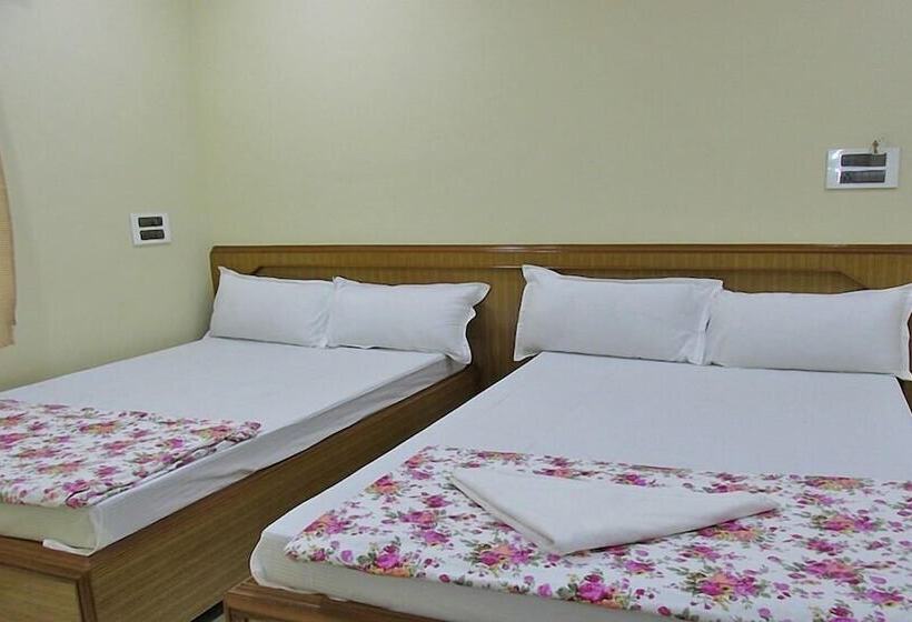 스탠다드 트리플 룸, Pujitha Residency