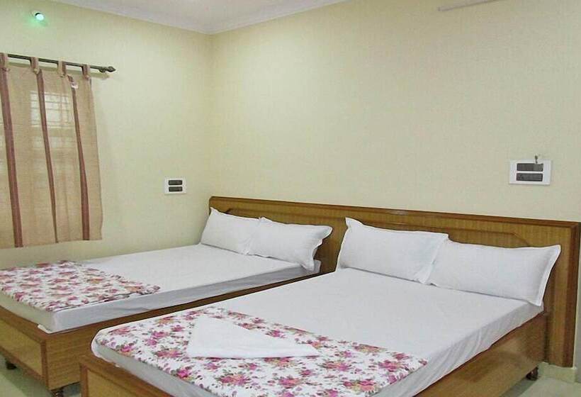 חדר סטנדרט לשלושה, Pujitha Residency