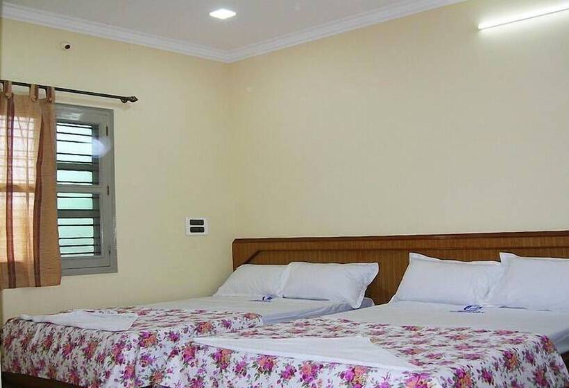 스탠다드 트리플 룸, Pujitha Residency