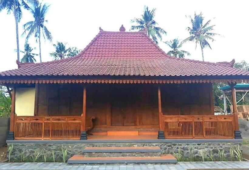 מיטת קינג בסוויטה, Buana Ecofarm Ecolodge