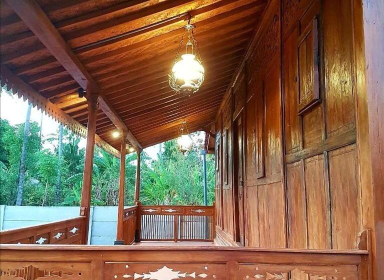 מיטת קינג בסוויטה, Buana Ecofarm Ecolodge