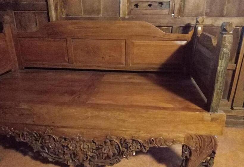 מיטת קינג בסוויטה, Buana Ecofarm Ecolodge