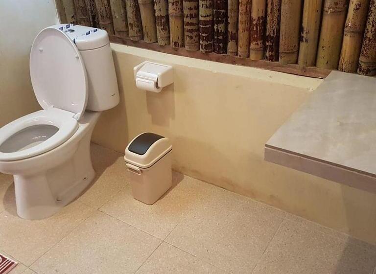 מיטת קינג בסוויטה, Buana Ecofarm Ecolodge