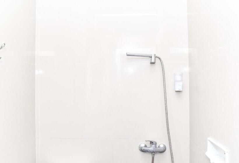 Номер Deluxe, Reddoorz Near Alun Alun Wonosobo