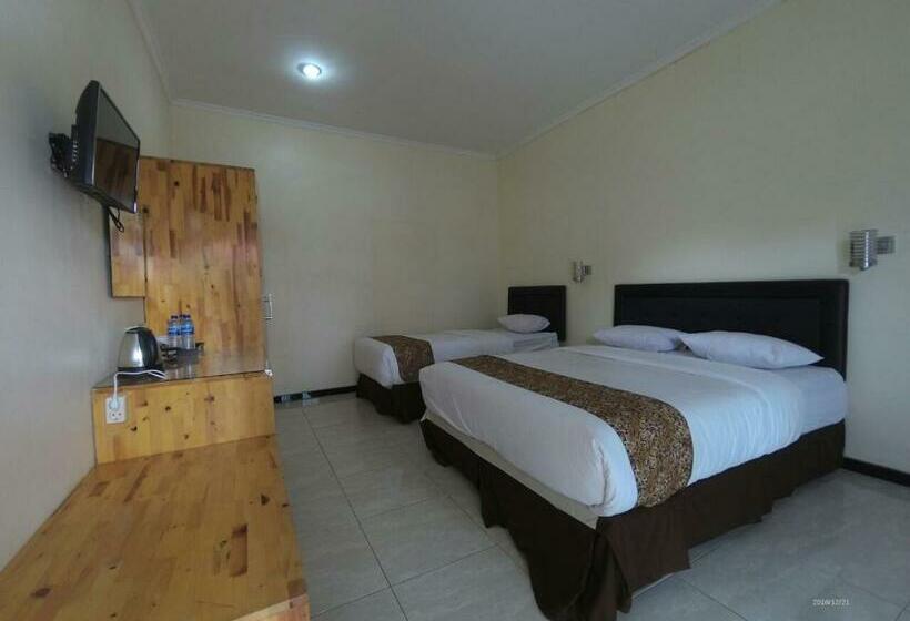 Quarto Triplo Standard Vista Jardim, Dieng Kledung Pass Hotel & Restaurant