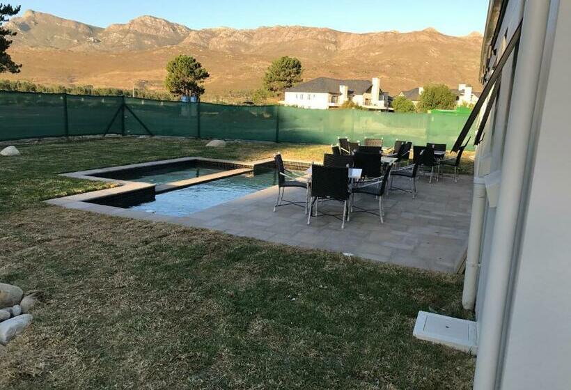 شقة غرفة واحدة, Pearl Valley Suites