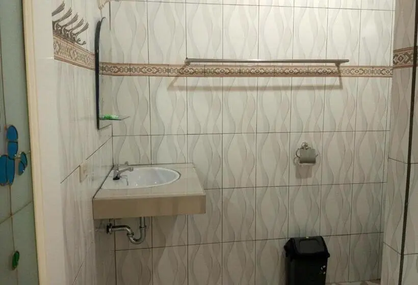 デラックストリプルルーム, Gokhon Guest House
