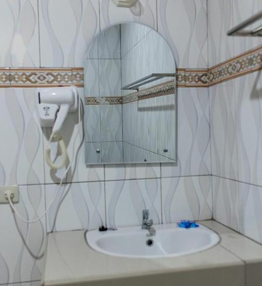 豪华三人间, Gokhon Guest House