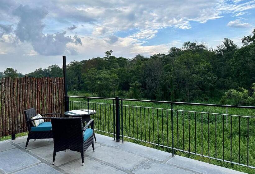 كوخ قياسي, Machaan Wilderness Lodge Nagarahole