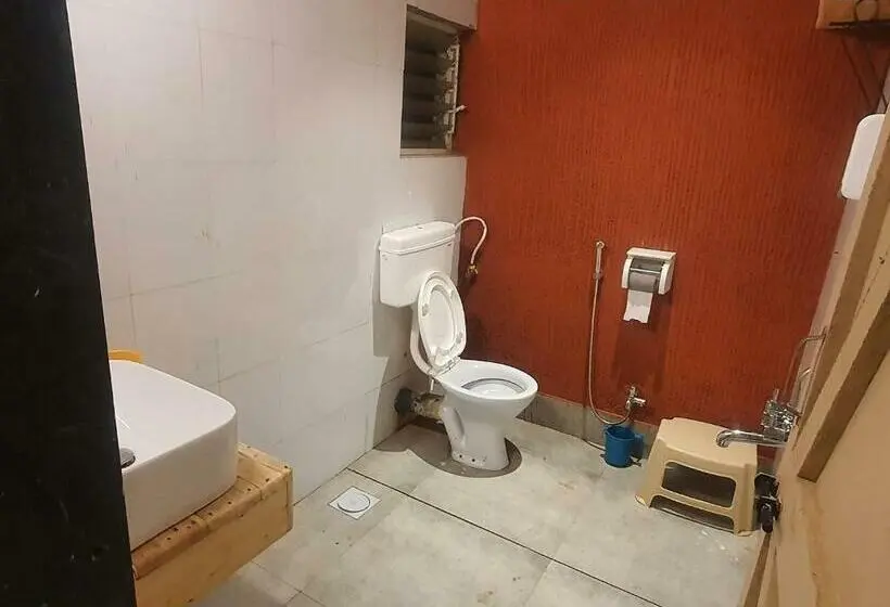 スタンダードルーム, Sadabahar Moments   Hostel