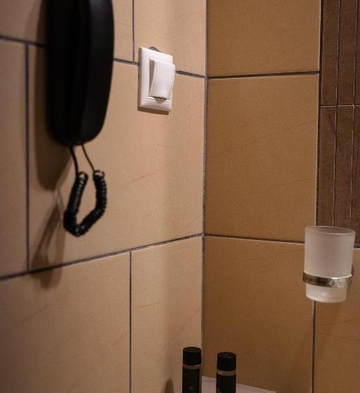 חדר סטנדרט, Antoniadis