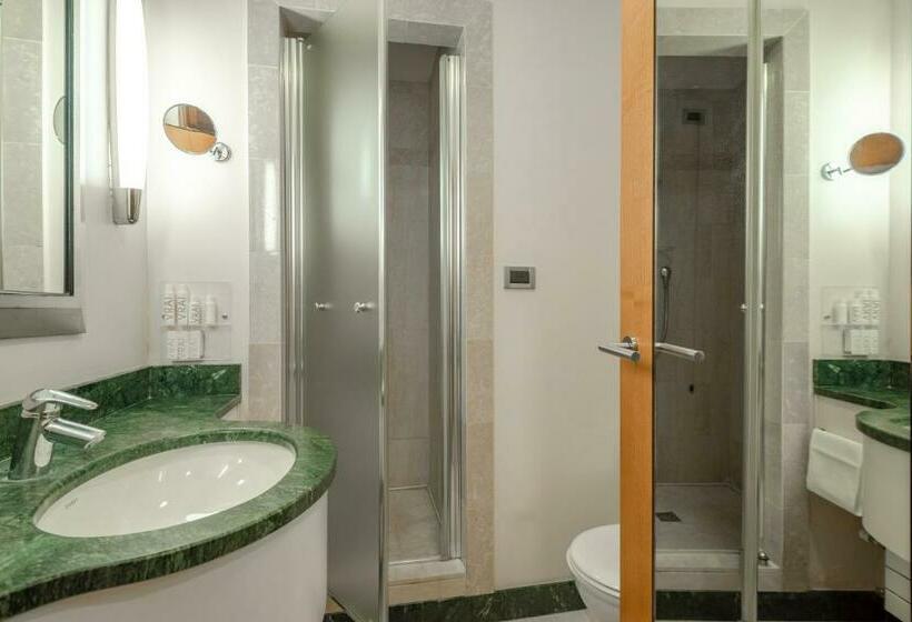 Camera Deluxe, Capo D´africa – Colosseo