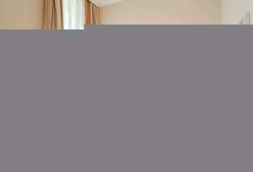 اتاق کلاسیک, Room Mate Collection Mia, Rome Colosseum