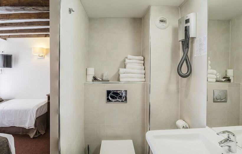 スタンダードトリプルルーム, Chabrol Opera