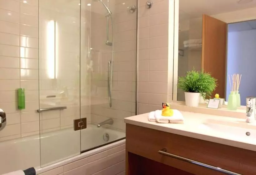 Standard Kolmen Hengen Huone, Hi Hotel International Hamburg