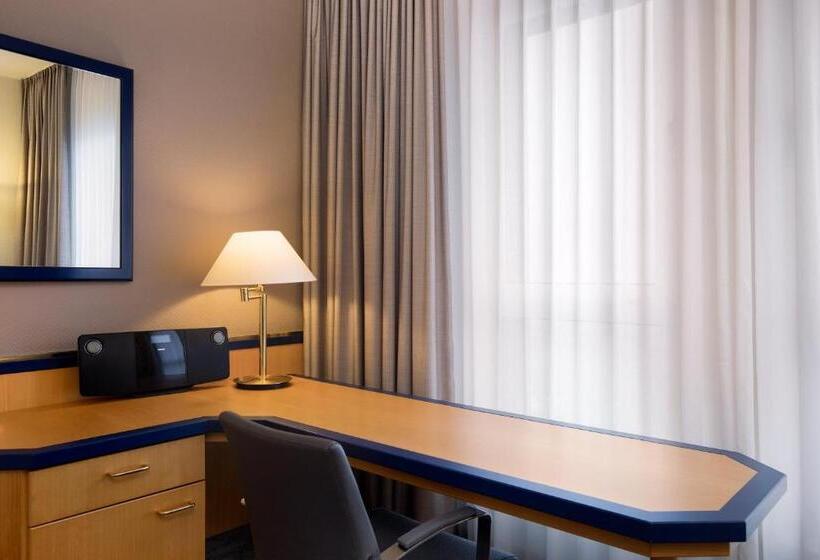 带观景的标准间, Hi Hotel International Hamburg