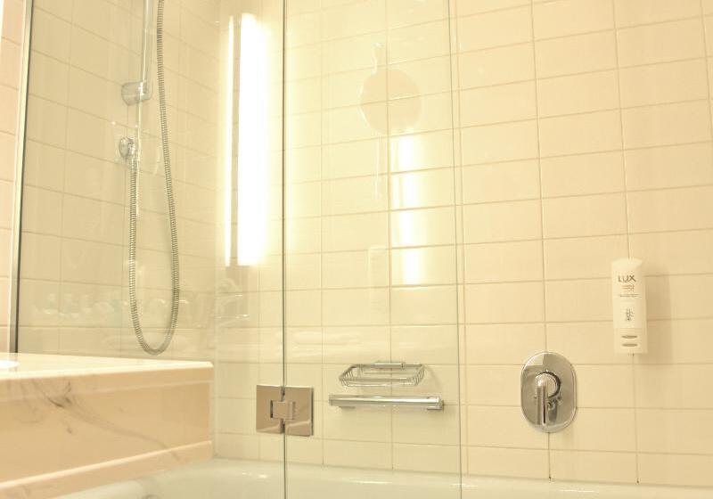 带特大床的标准间, Hi Hotel International Hamburg