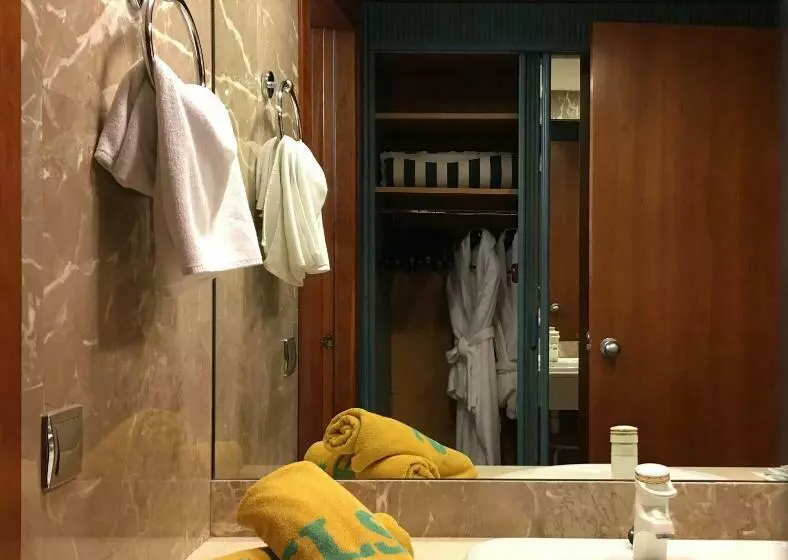 سوییت جونیور با چشم‌انداز دریا, Kaktus Hotel Kaktus Albir