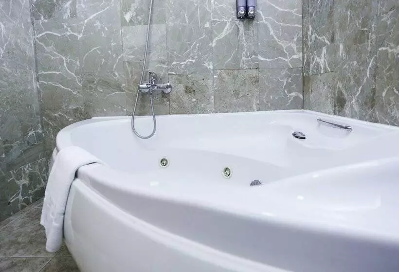 سوییت جونیور با چشم‌انداز دریا, Kaktus Hotel Kaktus Albir
