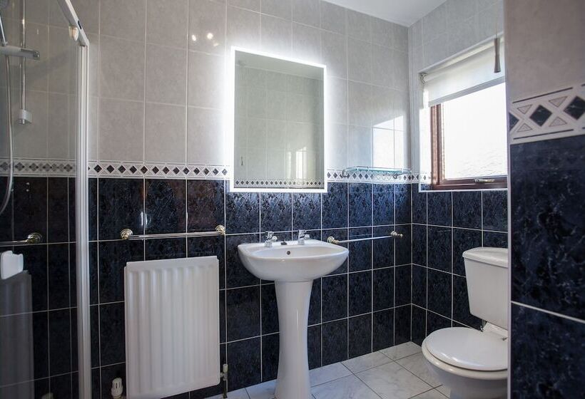 Camera Standard, Keef Halla Country House