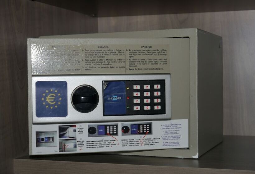 اتاق استاندارد یک نفره, La Solitude