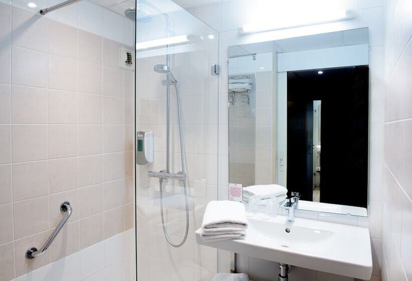 اتاق استاندارد, La Solitude