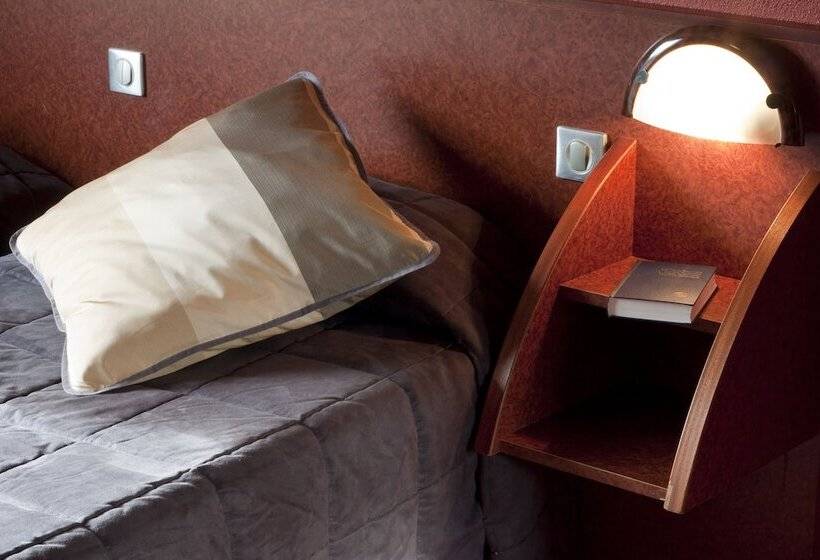 اتاق استاندارد, La Solitude