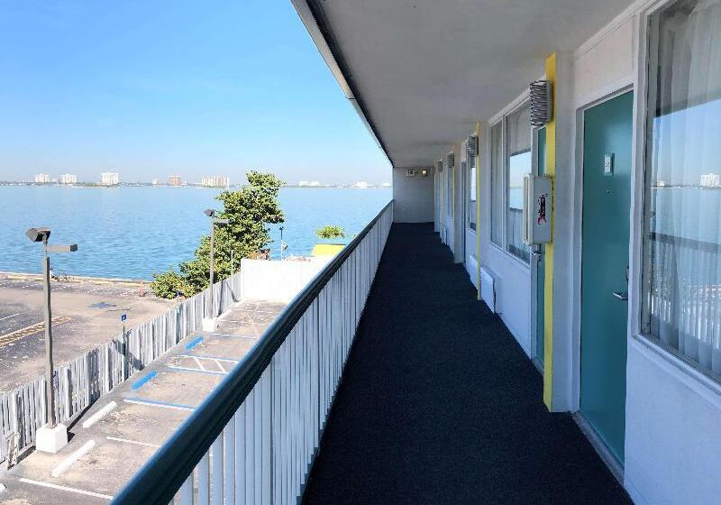 标准间, Magic Games 4*