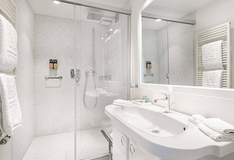 غرفة قياسية, Manoir Du Dragon