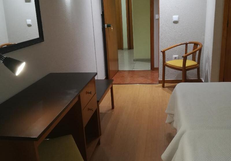 اتاق استاندارد با تخت بزرگ, Ramada Encore By Wyndham Geneva