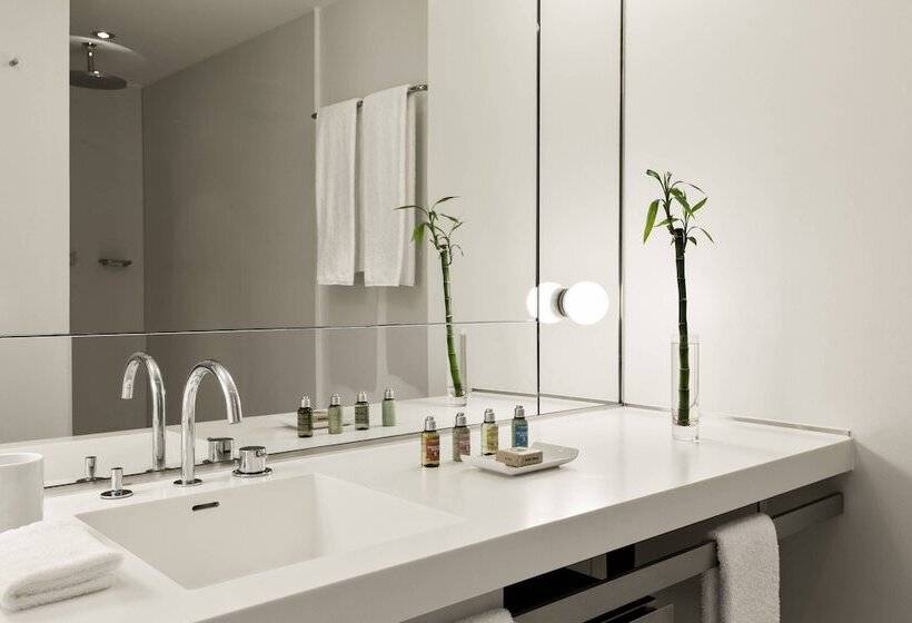 阁楼房, The Hotel Lucerne, Autograph Collection