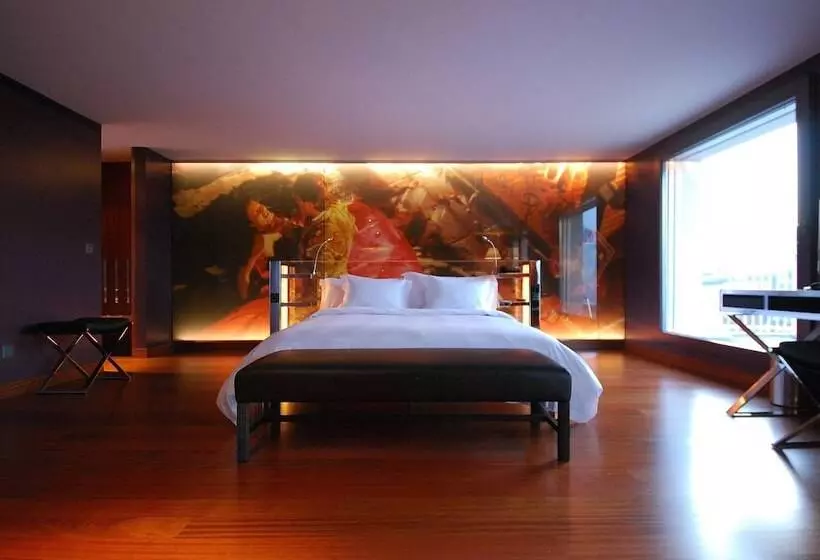 Ullakkohuone, The Hotel Lucerne, Autograph Collection